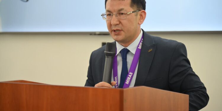 «Мирас» университетінің жастары Жаңа Конституция жобасына қолдау білдірді