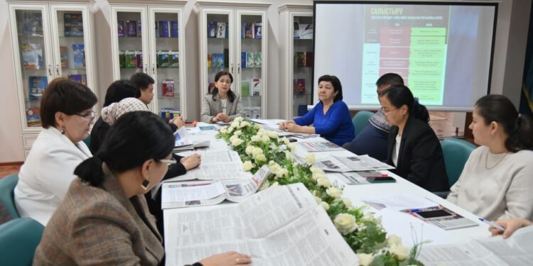 Шымкентте Жаңа Конституция жобасы кітапханашылар қатысуымен талқыланды