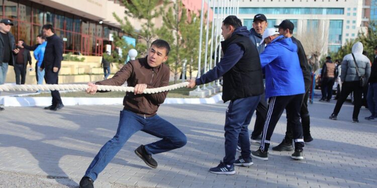 ТҮРКІСТАН ҚАЛАСЫНЫҢ РЕФЕРЕНДУМ УЧАСКЕЛЕРІНДЕ СПОРТТЫҚ ЖАРЫСТАР ӨТУДЕ