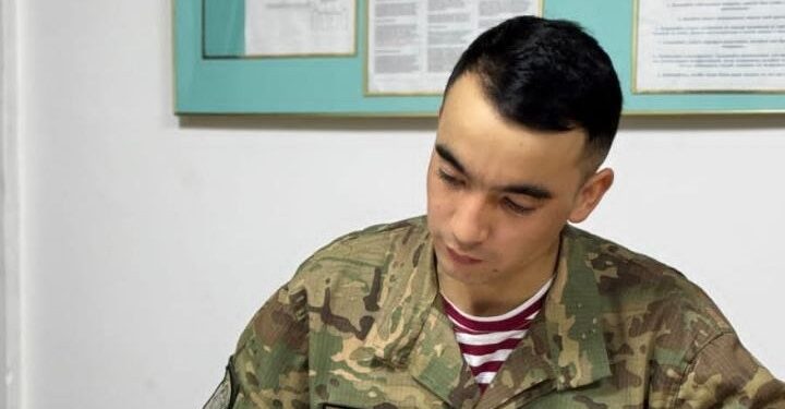 Алға ұмтылғандарға әскер қолдау көрсетеді: Ұлттық ұланның сарбазы мобилографияны дамытып, әскери бөлім өмірін таспалауда