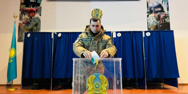 «Оңтүстік» өңірлік қолбасшылығының әскери қызметшілері референдумда мерзімінен бұрын дауыс беруді аяқтады