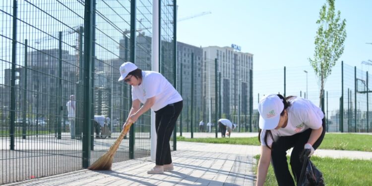 Шымкент: Абай ауданында «Таза Қазақстан» акциясы өтті