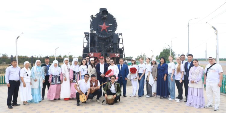 АРЫСТА «ХАЛЫҚ ӘУЕНІ» ЖОБАСЫ АЯСЫНДА ҰЛТТЫҚ ӨНЕРГЕ ТОЛЫ РУХАНИ КЕШ ӨТТІ