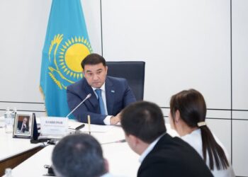 ТҮРКІСТАН ОБЛЫСЫНЫҢ ӘКІМІ НҰРАЛХАН КӨШЕРОВ ТҰРҒЫНДАРДЫҢ ӨТІНІШТЕРІ МЕН ҰСЫНЫСТАРЫН ТЫҢДАДЫ