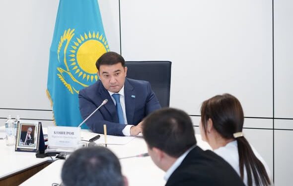 ТҮРКІСТАН ОБЛЫСЫНЫҢ ӘКІМІ НҰРАЛХАН КӨШЕРОВ ТҰРҒЫНДАРДЫҢ ӨТІНІШТЕРІ МЕН ҰСЫНЫСТАРЫН ТЫҢДАДЫ