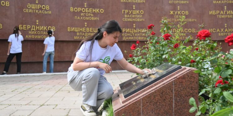 ШЫМКЕНТТЕГІ «ТАЗА ҚАЗАҚСТАН» АКЦИЯСЫ БАТЫРЛАРҒА ТАҒЗЫМ МЕН ҰЛТТЫҚ ҚҰНДЫЛЫҚТАРДЫ ҰЛЫҚТАУҒА ҰЛАСТЫ