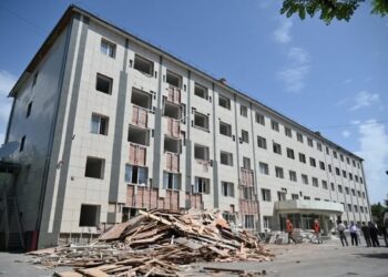 ҚОҒАМДЫҚ КЕҢЕС МҮШЕЛЕРІ МЕКТЕПТЕРДІ КҮРДЕЛІ ЖӨНДЕУ БАРЫСЫМЕН ТАНЫСТЫ