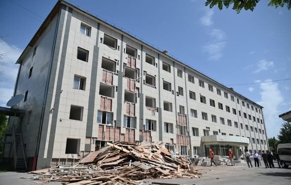ҚОҒАМДЫҚ КЕҢЕС МҮШЕЛЕРІ МЕКТЕПТЕРДІ КҮРДЕЛІ ЖӨНДЕУ БАРЫСЫМЕН ТАНЫСТЫ