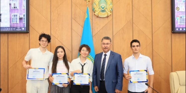 ӘУЕЗОВ УНИВЕРСИТЕТІНІҢ ҮЗДІКТЕРІ МАРАПАТТАЛДЫ