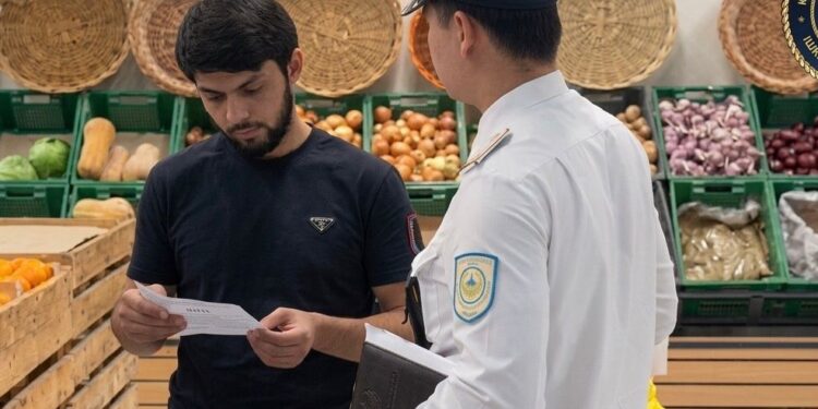 «ЗАҢ МЕН ТӘРТІП» ҚАҒИДАСЫ АЯСЫНДА ЕҢБЕКШІ АУДАНЫНДА ИНТЕРНЕТ-АЛАЯҚТЫҚТЫҢ АЛДЫН АЛУ БАҒЫТЫНДА ТҮСІНДІРУ ЖҰМЫСТАРЫ ЖҮРГІЗІЛДІ