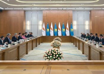 Қасым-Жомарт Тоқаев пен Никос Христодулидистің келіссөзі екі ел делегацияларының қатысуымен кеңейтілген құрамда жалғасты