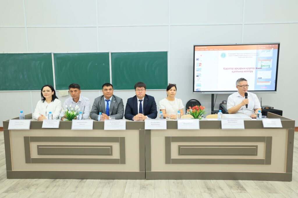 ӘУЕЗОВ УНИВЕРСИТЕТІНДЕ ХАЛЫҚАРАЛЫҚ ЭКОЛОГТАР КҮНІНЕ АРНАЛҒАН ДӨҢГЕЛЕК ҮСТЕЛ ӨТТІ