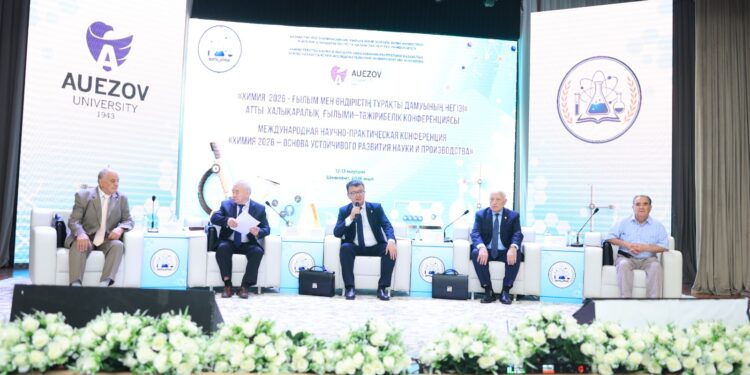 «ХИМИЯ – 2026: ҒЫЛЫМ МЕН ӨНДІРІСТІҢ ТҰРАҚТЫ ДАМУЫНЫҢ НЕГІЗІ»: ОТАНДЫҚ ЖӘНЕ ӘЛЕМ ҒАЛЫМДАРЫНЫҢ  БАСЫН ҚОСҚАН ХАЛЫҚАРАЛЫҚ КОНФЕРЕНЦИЯ БАСТАЛДЫ