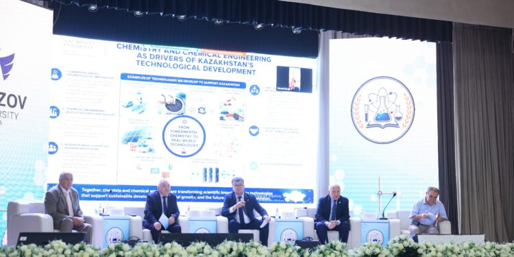 «ХИМИЯ – 2026: ҒЫЛЫМ МЕН ӨНДІРІСТІҢ ТҰРАҚТЫ ДАМУЫНЫҢ НЕГІЗІ»: ОТАНДЫҚ ЖӘНЕ ӘЛЕМ ҒАЛЫМДАРЫНЫҢ  БАСЫН ҚОСҚАН ХАЛЫҚАРАЛЫҚ КОНФЕРЕНЦИЯ БАСТАЛДЫ