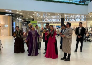 ҰРПАҚТАР САБАҚТАСТЫҒЫН ЖАЛҒАҒАН ДОМБЫРА