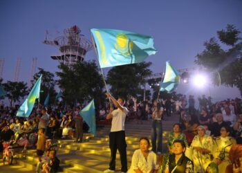Ұлттық домбыра күнінде Шымкентті әсем әуен тербеп тұрды