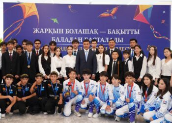 ТҮРКІСТАНДА ДАРЫНДЫ ОҚУШЫЛАРМЕН ЕРКІН ФОРМАТТА КЕЗДЕСУ ӨТТІ