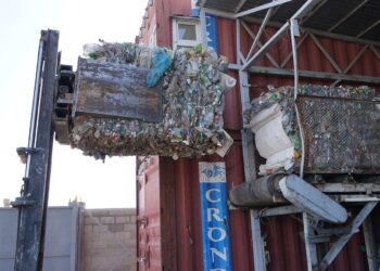 ТҮРКІСТАН: КЕНТАУДАҒЫ КӘСІПОРЫН ПЛАСТИК ҚАЛДЫҚТАРДЫ ӨҢДЕП, ЭКСПОРТҚА ШЫҒАРЫП ОТЫР