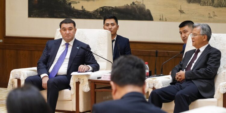 НҰРАЛХАН КӨШЕРОВ ХУБЭЙ ГУБЕРНАТОРЫМЕН ӨҢІРАРАЛЫҚ ӘРІПТЕСТІКТІ ДАМЫТУ МӘСЕЛЕЛЕРІН ТАЛҚЫЛАДЫ