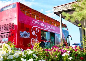 ТҮРКІСТАНДА «RED BUS» ЭКСКУРСИЯЛЫҚ АВТОБУСЫ ІСКЕ ҚОСЫЛДЫ