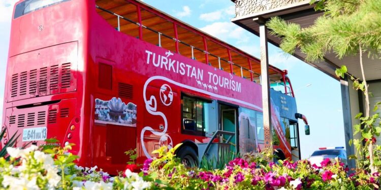 ТҮРКІСТАНДА «RED BUS» ЭКСКУРСИЯЛЫҚ АВТОБУСЫ ІСКЕ ҚОСЫЛДЫ