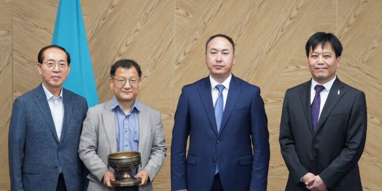 КОРЕЯЛЫҚ ИНВЕСТОРЛАРМЕН ТҮРКІСТАН ОБЛЫСЫНДА КӨШЕЛЕРДІ ЖАРЫҚТАНДЫРУ ЖОБАЛАРЫ ТАЛҚЫЛАНДЫ