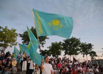 Ұлттық домбыра күнінде Шымкентті әсем әуен тербеп тұрды
