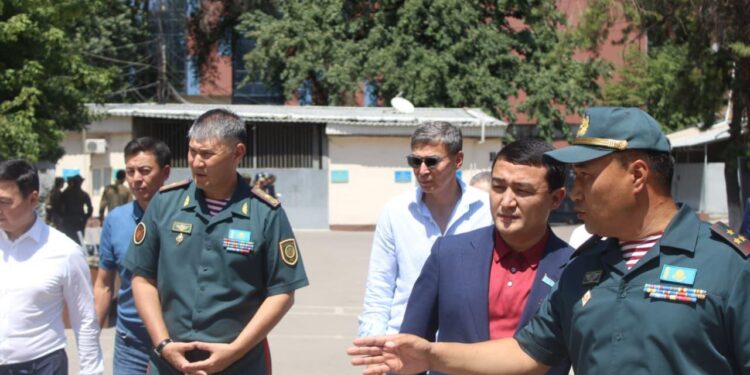 Алматы қаласы мәслихатының депутаттары Ұлттық ұланның қызметімен танысты