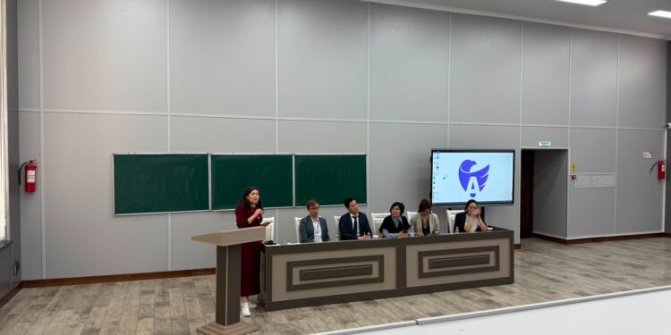 ДОКТОРАНТТАР ШЕТЕЛДІК ҒАЛЫМДАРМЕН ТӘЖІРИБЕ АЛМАСТЫ