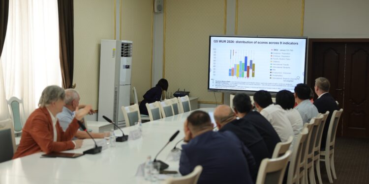 М. ӘУЕЗОВ АТЫНДАҒЫ ОҢТҮСТІК ҚАЗАҚСТАН УНИВЕРСИТЕТІНЕ ЖЕТЕКШІ САРАПШЫЛАР ІС-САПАРМЕН КЕЛДІ