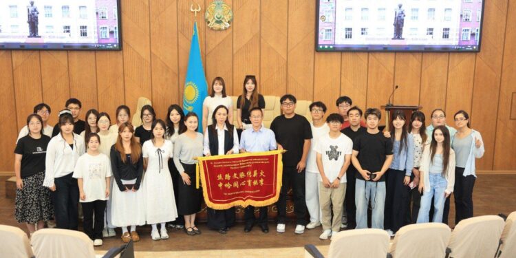 АКАДЕМИЯЛЫҚ ҰТҚЫРЛЫҚ: YILI NORMAL UNIVERSITY-ДЕН КЕЛГЕН СТУДЕНТТЕР ӘУЕЗОВ УНИВЕРСИТЕТІНДЕГІ ОҚУЫН СӘТТІ АЯҚТАДЫ